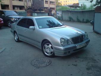 2000 Mercedes-Benz E-Class Pictures