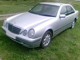 2000 Mercedes-Benz E-Class Pictures