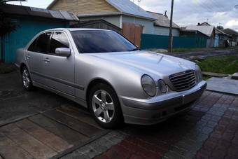 2000 Mercedes-Benz E-Class Photos