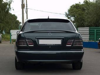2000 Mercedes-Benz E-Class Photos