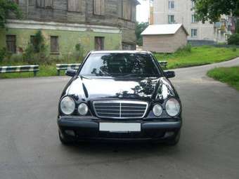 2001 Mercedes-Benz E-Class Photos