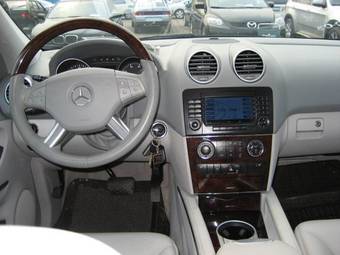 2005 Mercedes-Benz ML-Class Pictures