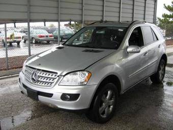 2005 Mercedes-Benz ML-Class Pictures