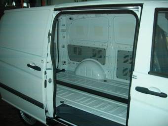 2009 Mercedes-Benz Vito Pictures