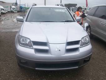 2003 Mitsubishi Airtrek Images