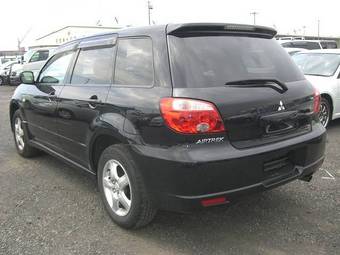 2004 Mitsubishi Airtrek Pictures