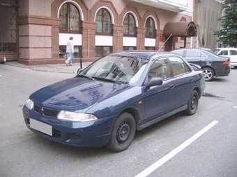 1997 Mitsubishi Carisma Photos