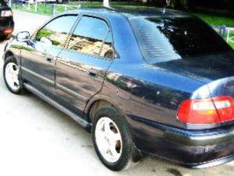 2001 Mitsubishi Carisma Pics