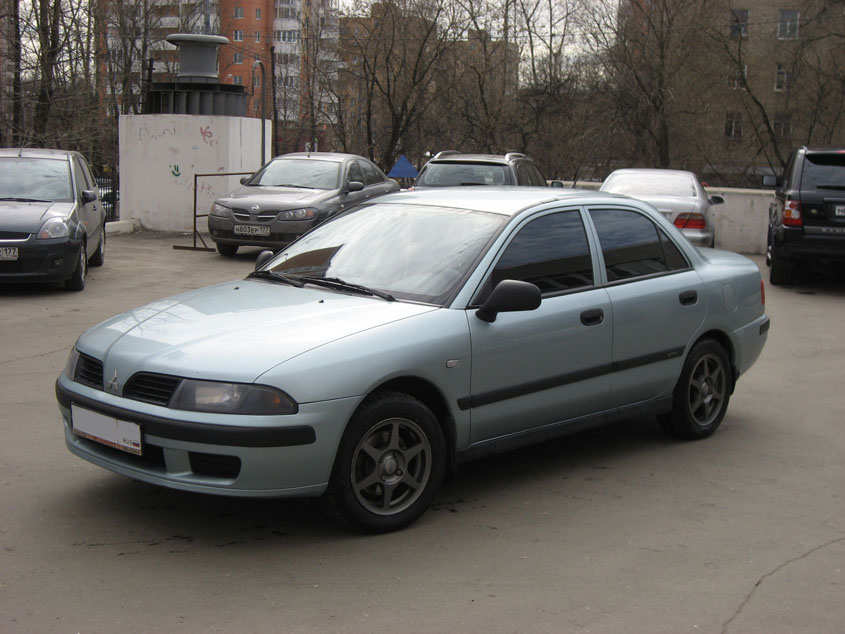 Mitsubishi carisma 2003 год