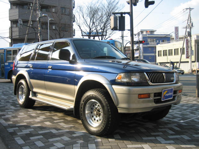 1999 Mitsubishi Challenger Photos