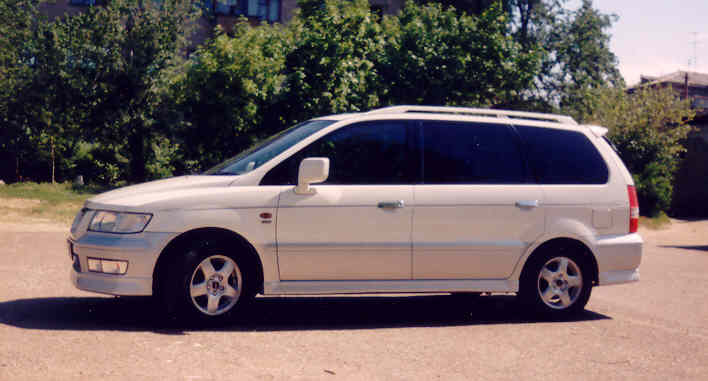 1999 Mitsubishi Chariot Grandis