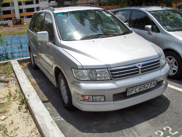 Mitsubishi chariot grandis 2001