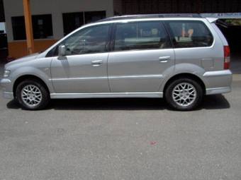 2001 Mitsubishi Chariot Grandis Pictures