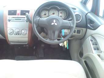 2002 Mitsubishi Colt Photos