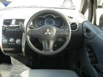 2002 Mitsubishi Colt Pictures