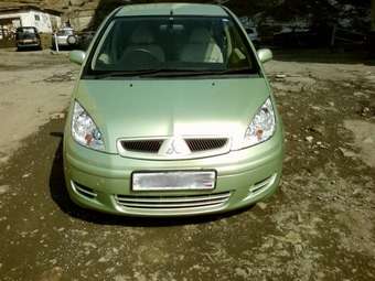 2002 Mitsubishi Colt Photos