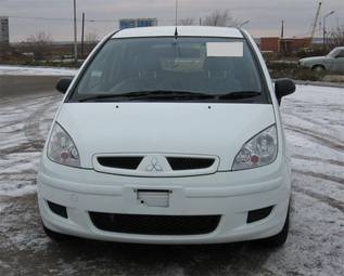 2002 Mitsubishi Colt Photos