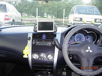 2002 Mitsubishi Colt Photos