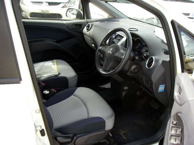 2003 Mitsubishi Colt