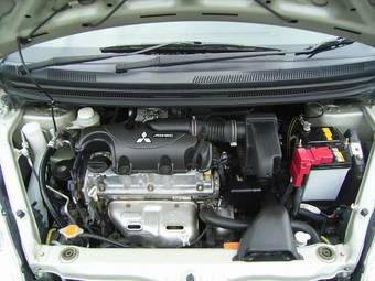 2003 Mitsubishi Colt Pictures