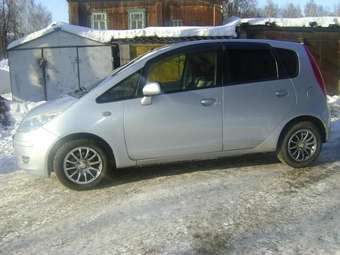 2003 Mitsubishi Colt Photos