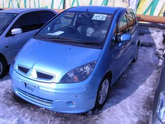 2003 Mitsubishi Colt Photos