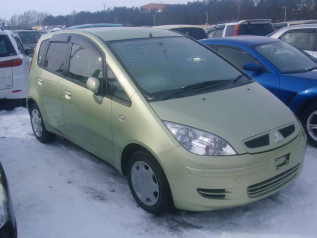 Mitsubishi colt 2003 года