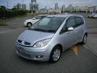 2003 Mitsubishi Colt Pictures