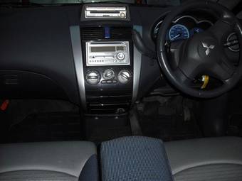 2003 Mitsubishi Colt Pictures