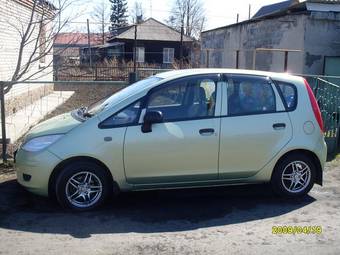 2003 Mitsubishi Colt Pictures