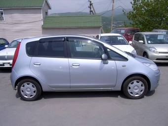 2003 Mitsubishi Colt Pictures