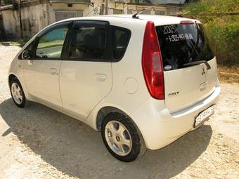 2003 Mitsubishi Colt Photos