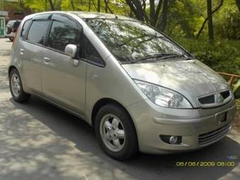 2003 Mitsubishi Colt Pictures