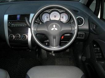 2003 Mitsubishi Colt Pictures