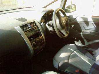 2003 Mitsubishi Colt Pics