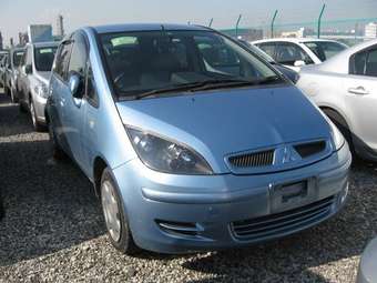 2004 Mitsubishi Colt Pictures