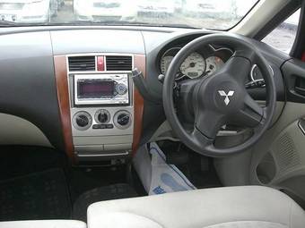 2004 Mitsubishi Colt Photos