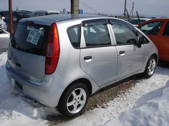 2004 Mitsubishi Colt Pictures