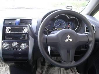 2004 Mitsubishi Colt Pics