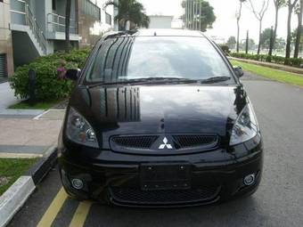 2004 Mitsubishi Colt Photos