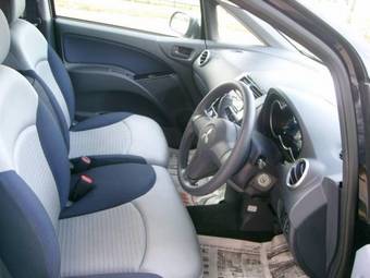 2004 Mitsubishi Colt Images