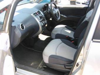 2004 Mitsubishi Colt Photos