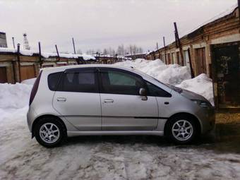 2004 Mitsubishi Colt Pictures