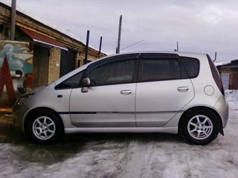 2004 Mitsubishi Colt Photos