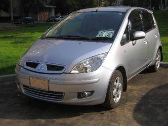 2004 Mitsubishi Colt Photos