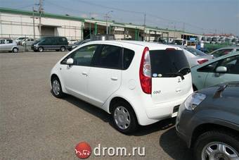 2004 Mitsubishi Colt Photos