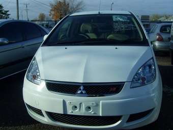 2005 Mitsubishi Colt Photos