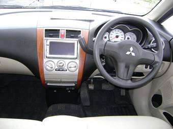 2005 Mitsubishi Colt Photos