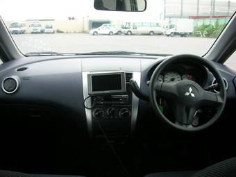 2006 Mitsubishi Colt Pictures