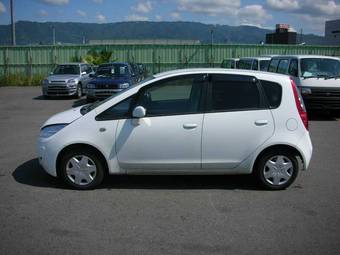 2006 Mitsubishi Colt Pictures